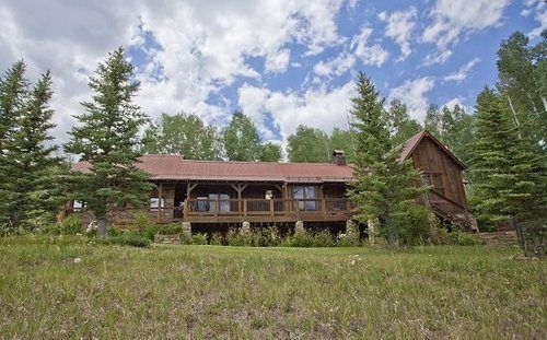 هتل Adams Ranch