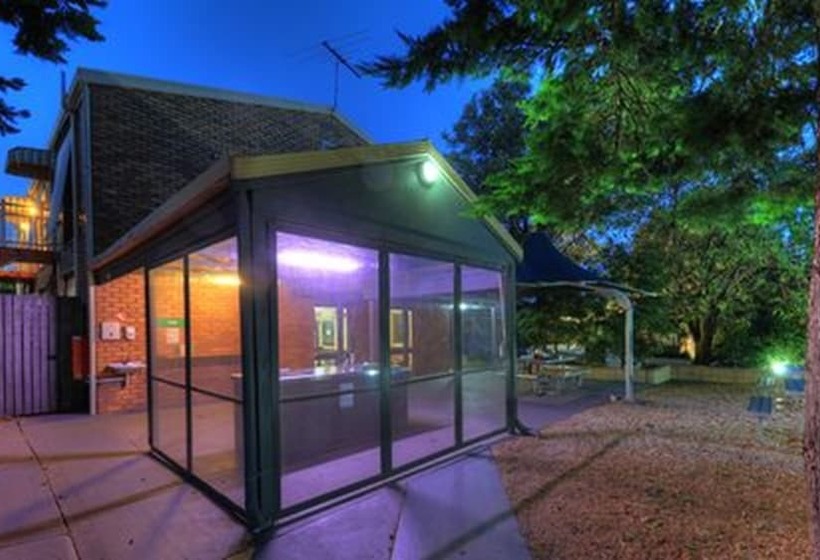 هتل Airport Tourist Village Melbourne