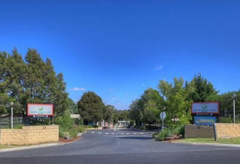 هتل Airport Tourist Village Melbourne