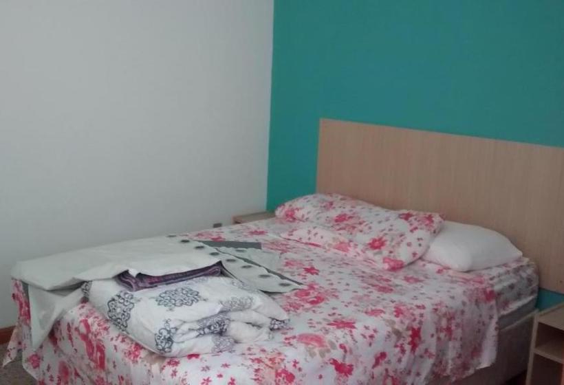 בית מלון כפרי Apart  Manhattan