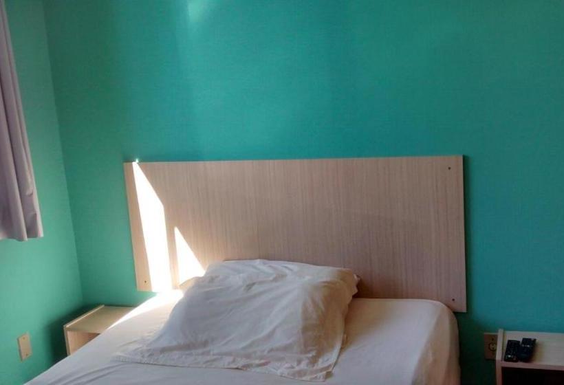 בית מלון כפרי Apart  Manhattan