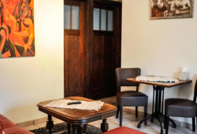 فندق B&b De Dubbelmolen