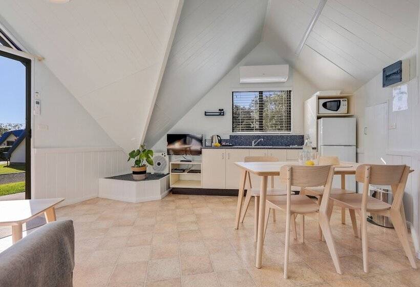 בית מלון כפרי Beach Cabins Merimbula