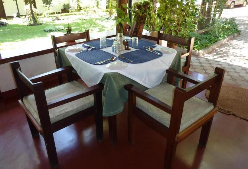 호텔 Bristol Cottages Kilimanjaro