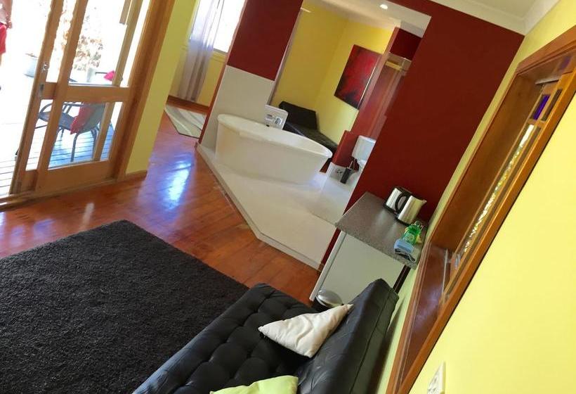 ホテル Colonial Court Holiday Apartments