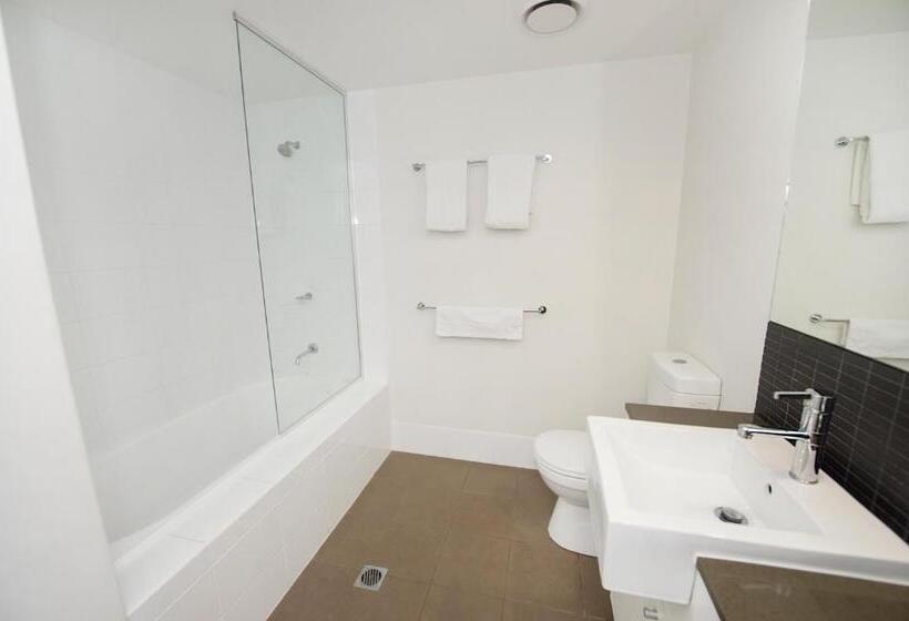 בית מלון כפרי Curtis Central Apartments Official