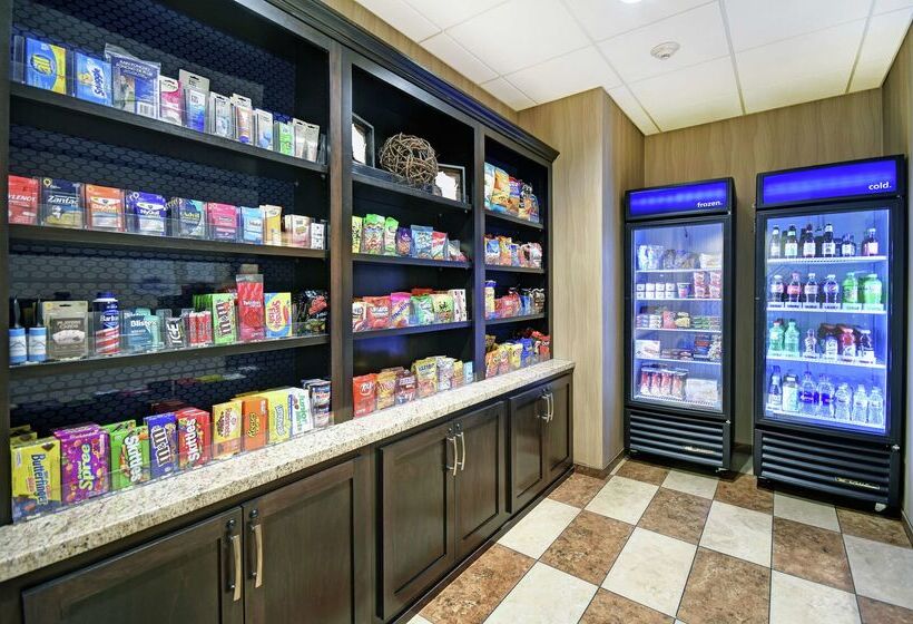 هتل Hampton Inn & Suites Milwaukee/franklin