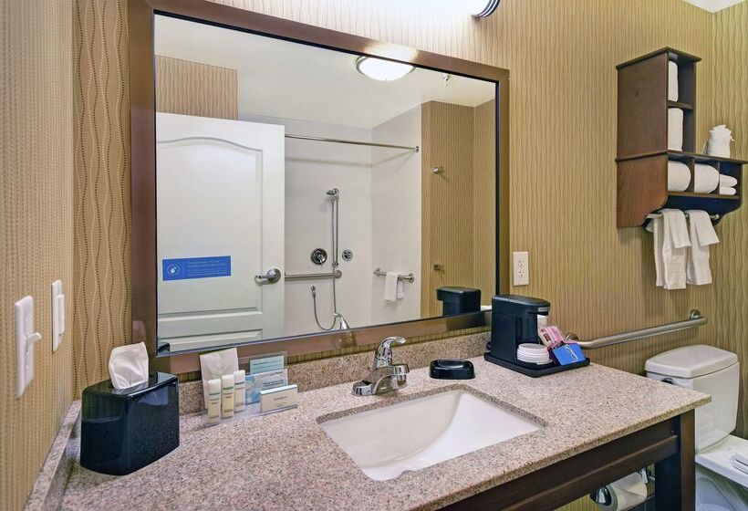 هتل Hampton Inn & Suites Milwaukee/franklin