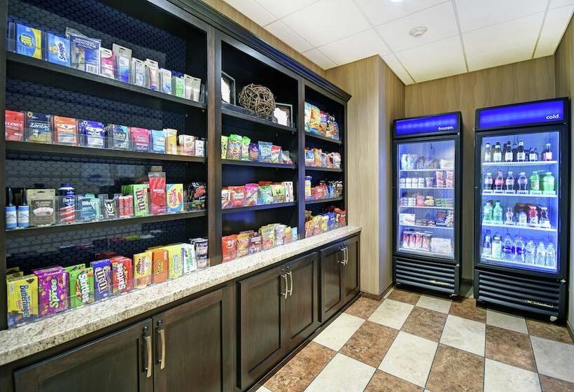 هتل Hampton Inn & Suites Milwaukee/franklin