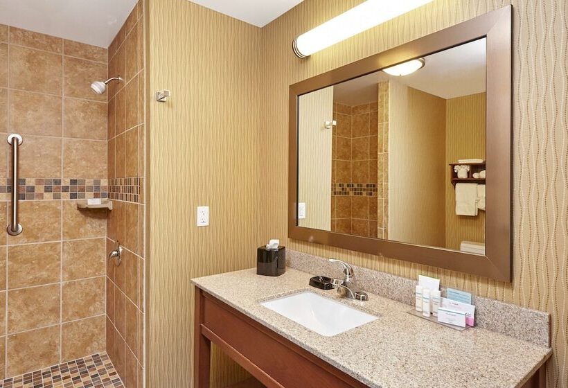 هتل Hampton Inn & Suites Milwaukee/franklin