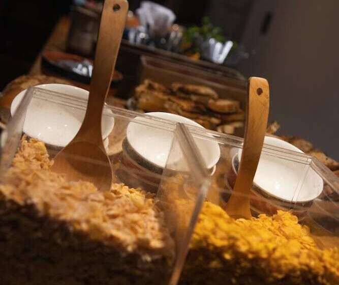 هتل Hostel Like Quijote