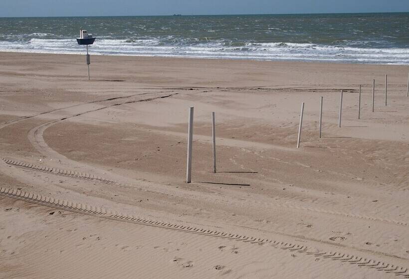 Отель Kristoffel   Ontbijt Inbegrepen