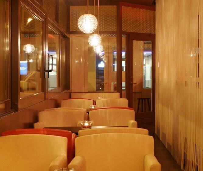 Отель Kristoffel   Ontbijt Inbegrepen