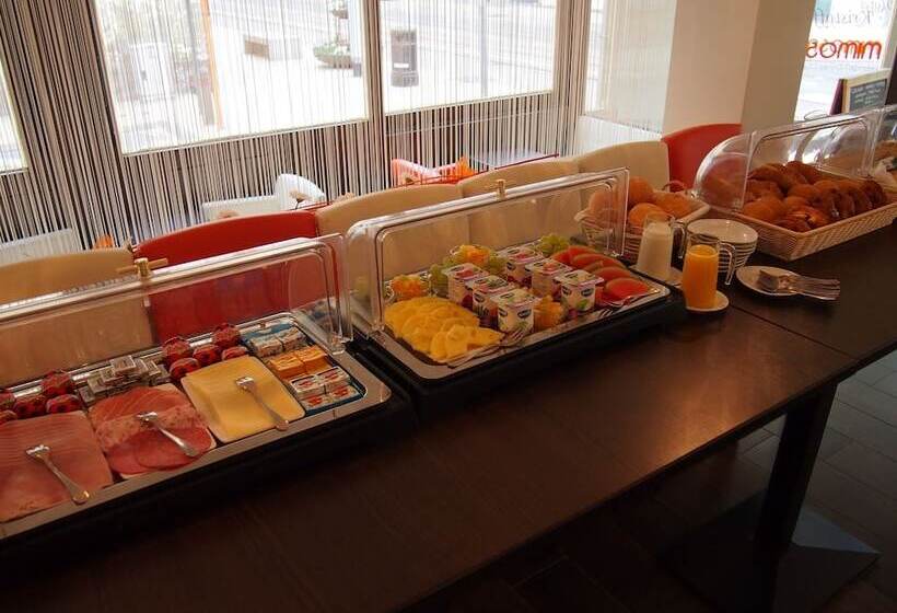 Отель Kristoffel   Ontbijt Inbegrepen