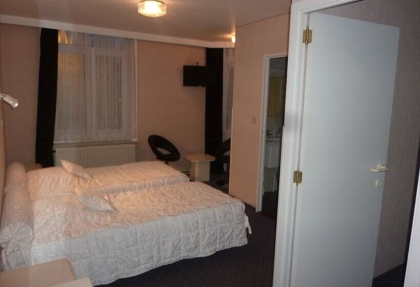 Отель Kristoffel   Ontbijt Inbegrepen