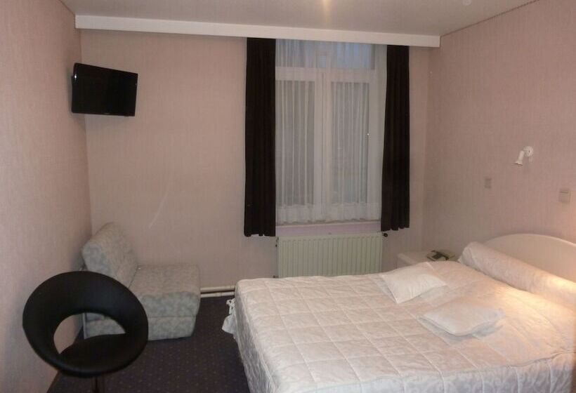 Отель Kristoffel   Ontbijt Inbegrepen