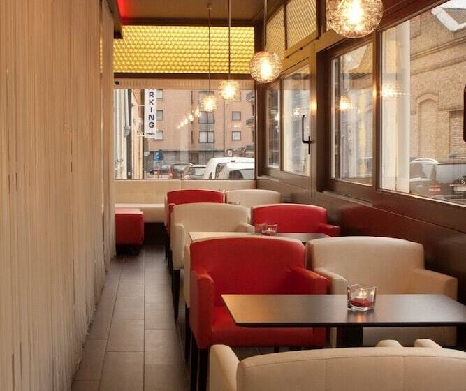 Отель Kristoffel   Ontbijt Inbegrepen