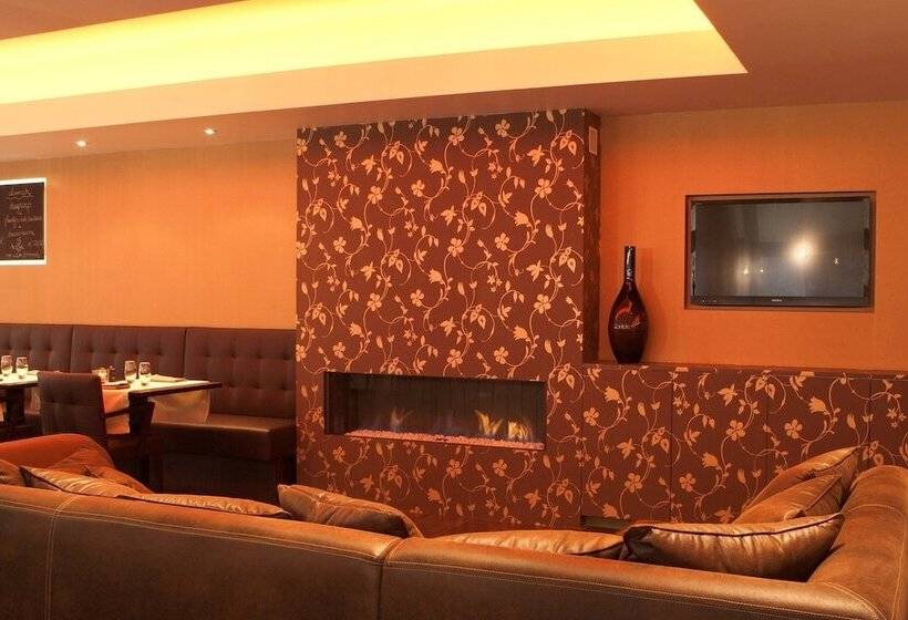 Отель Kristoffel   Ontbijt Inbegrepen