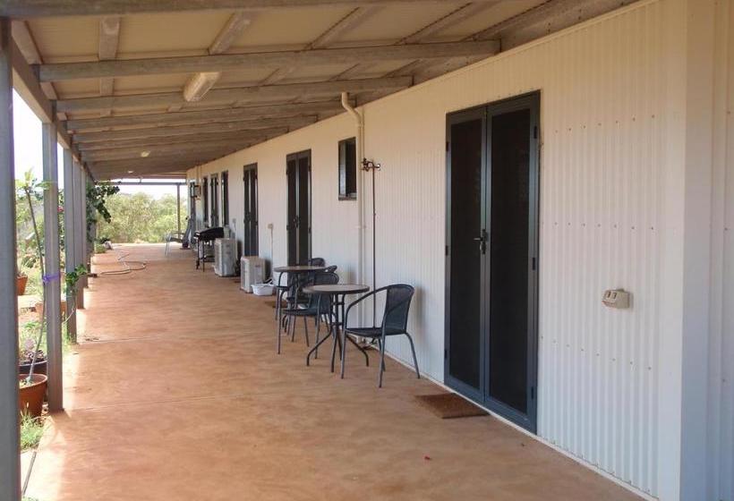 هتل Ningaloo Bed And Breakfast