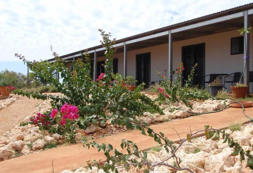هتل Ningaloo Bed And Breakfast