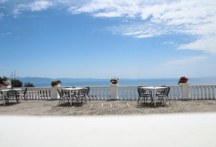 בית מלון כפרי Paradise Lukova