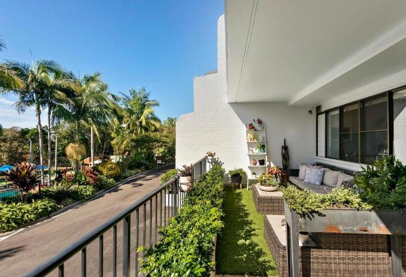 هتل The Oasis Apartments And Treetop Houses