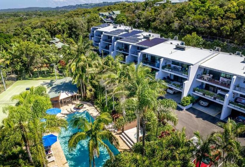 هتل The Oasis Apartments And Treetop Houses