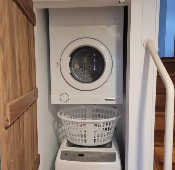 هتل The Oasis Apartments And Treetop Houses