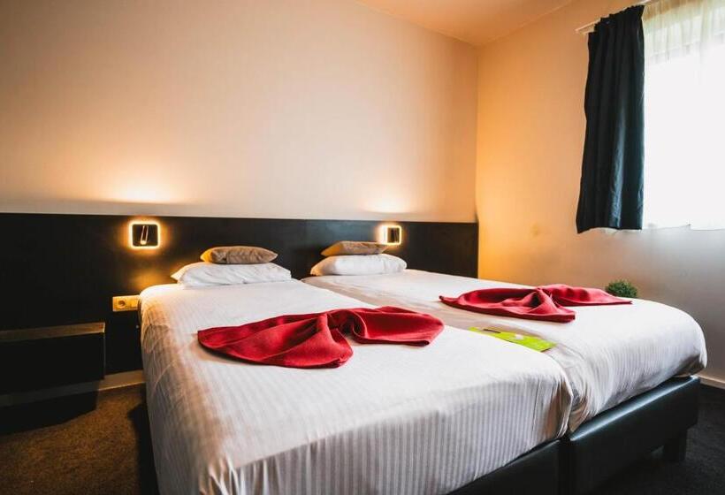 Utopia Hotel   Art & Nature