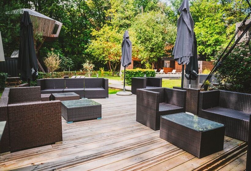 Utopia Hotel   Art & Nature