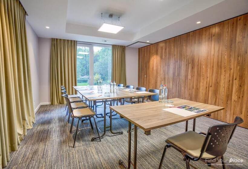 Utopia Hotel   Art & Nature