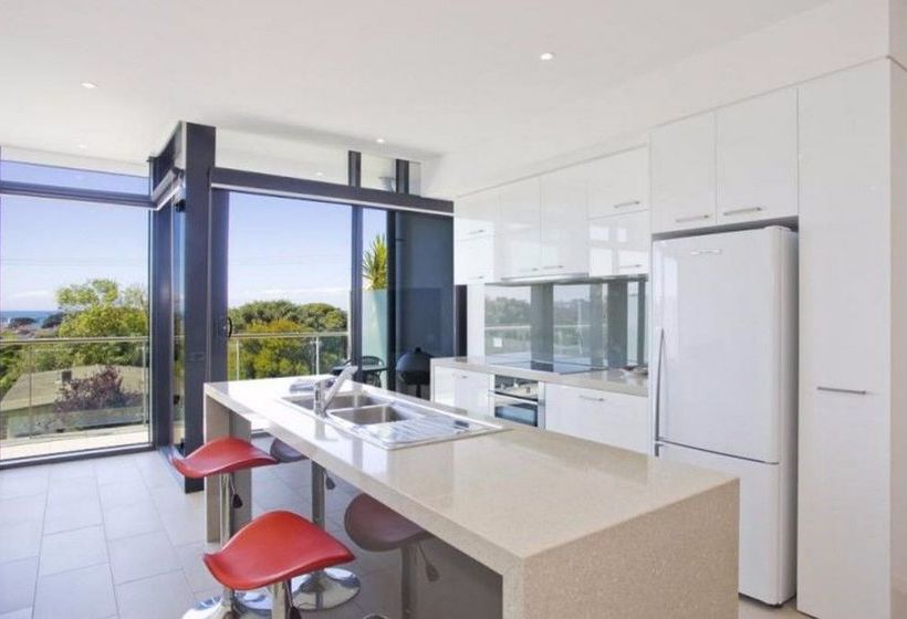 Отель Whitewater Apartments