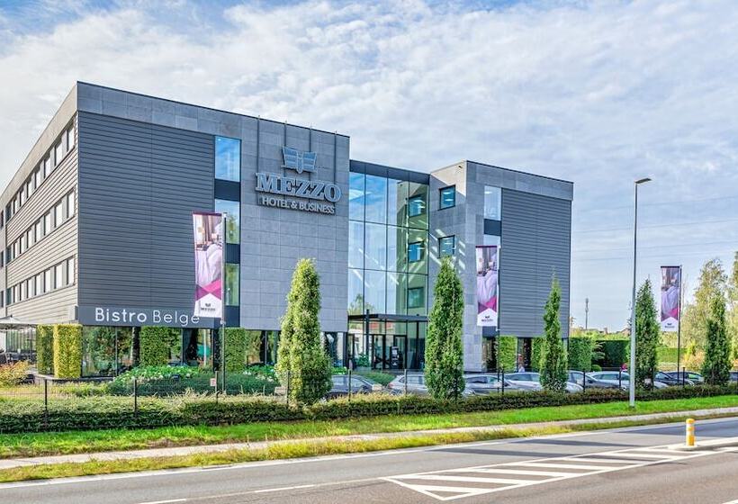 Mezzo Hotel & Business