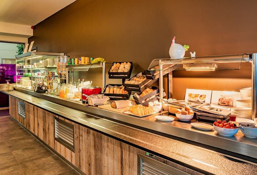 Mezzo Hotel & Business