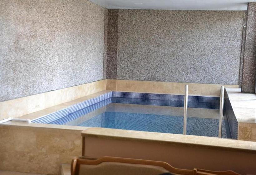 Nur Hotel & Resort