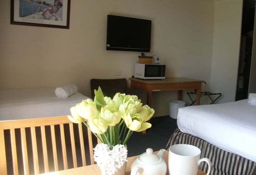 Parkwood Motel & Apartments