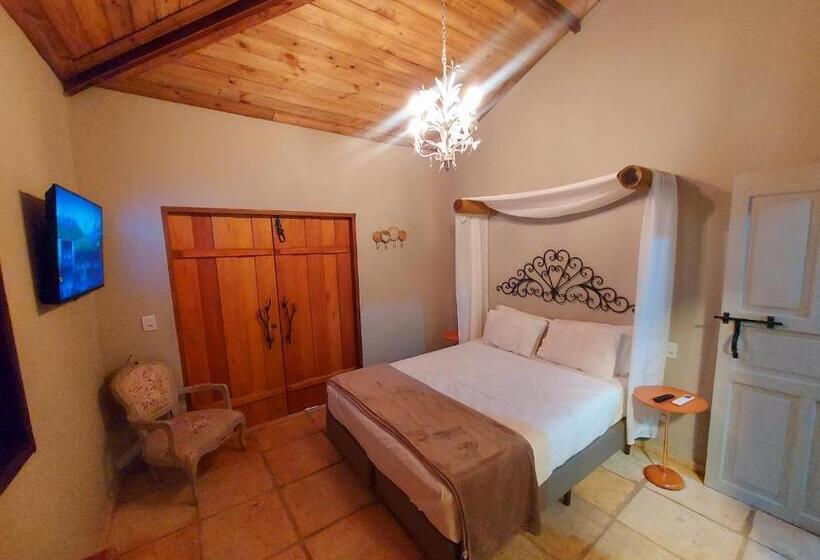 Salto Corumbá Hotel Camping Clube