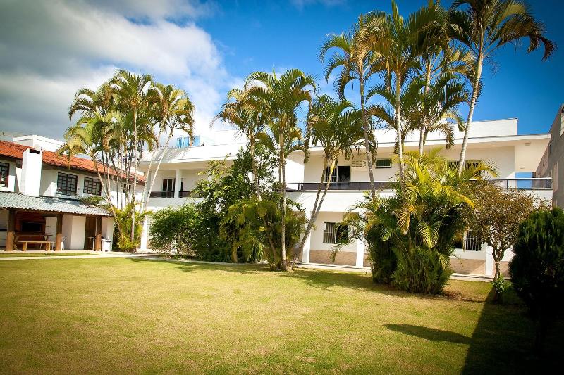 Отель Tropicanas Apart