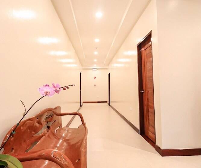 酒店 Josefina's Tourist Inn