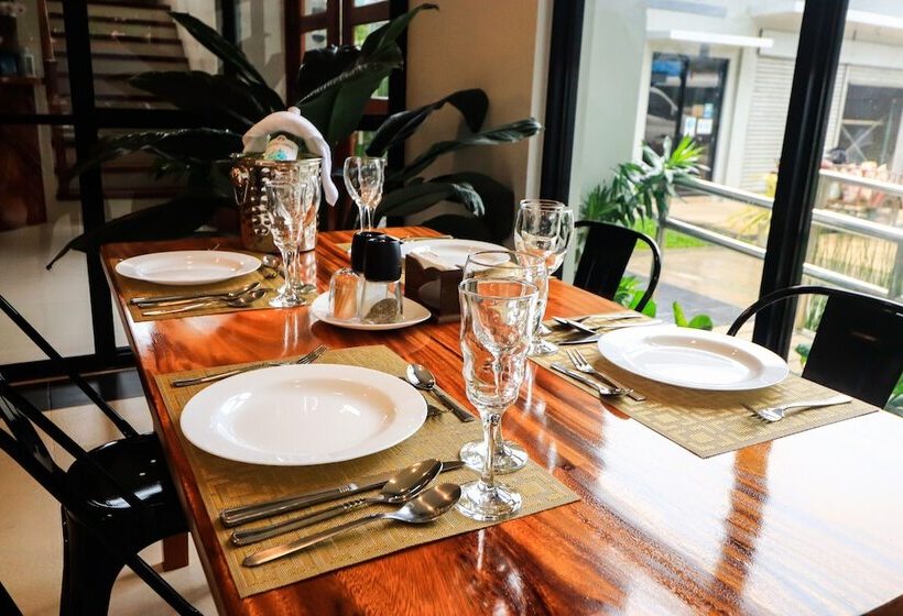 酒店 Josefina's Tourist Inn