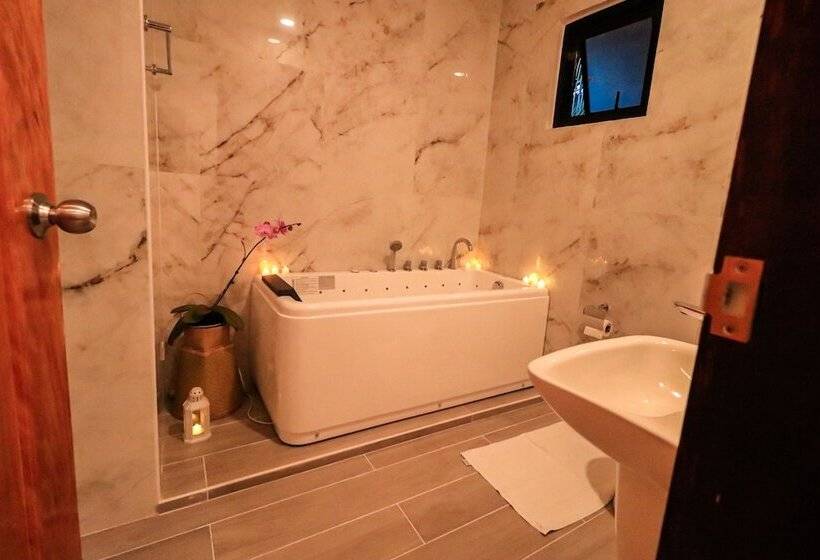 酒店 Josefina's Tourist Inn