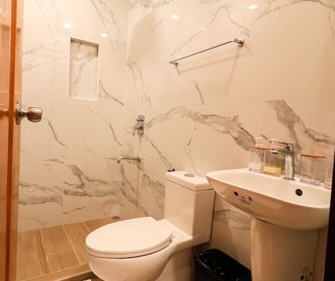 酒店 Josefina's Tourist Inn