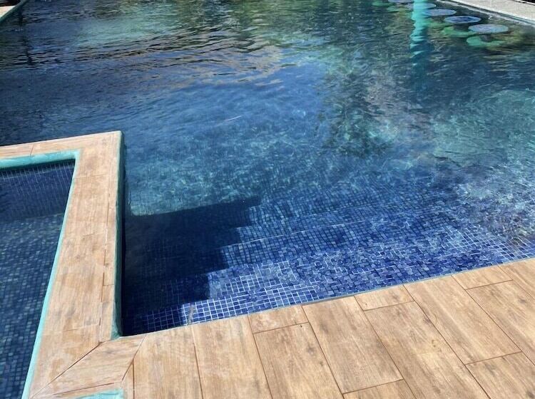 فندق Sambo Mambo Beach