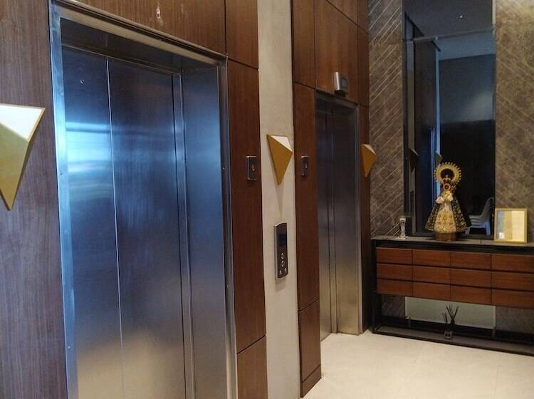 호텔 Acro Residences