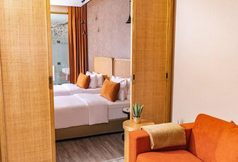 The House Hotel Al Khiran