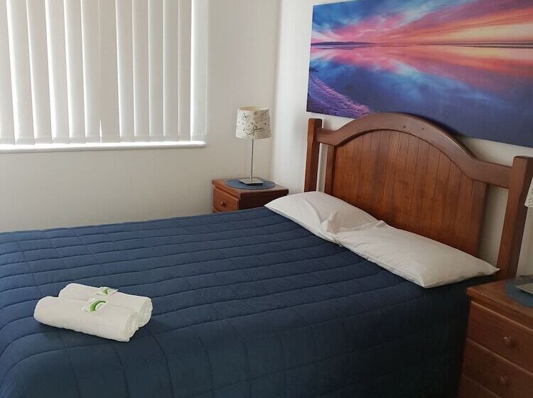 Bayviews & Harbourview Holiday Apartments