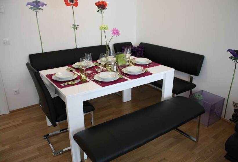 Govienna Modern Apartment