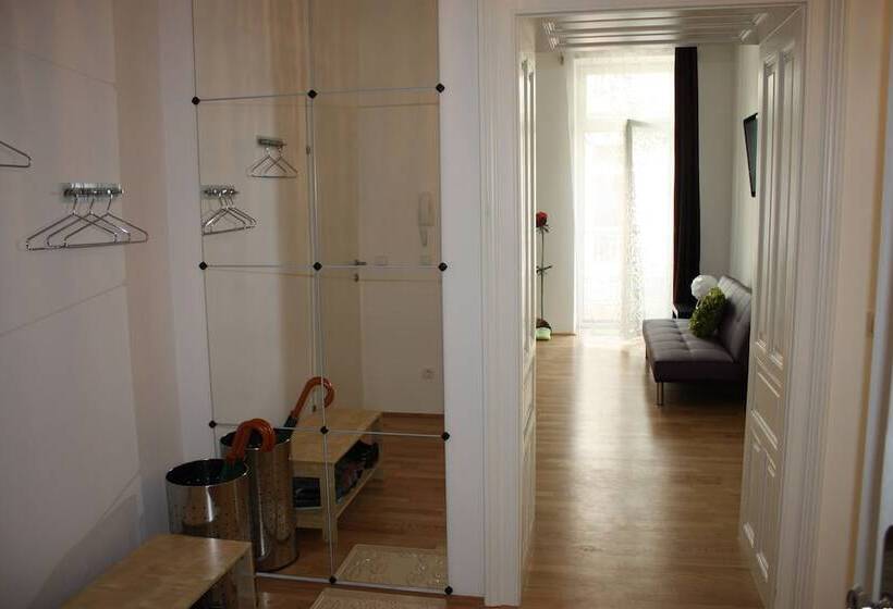 Govienna Modern Apartment