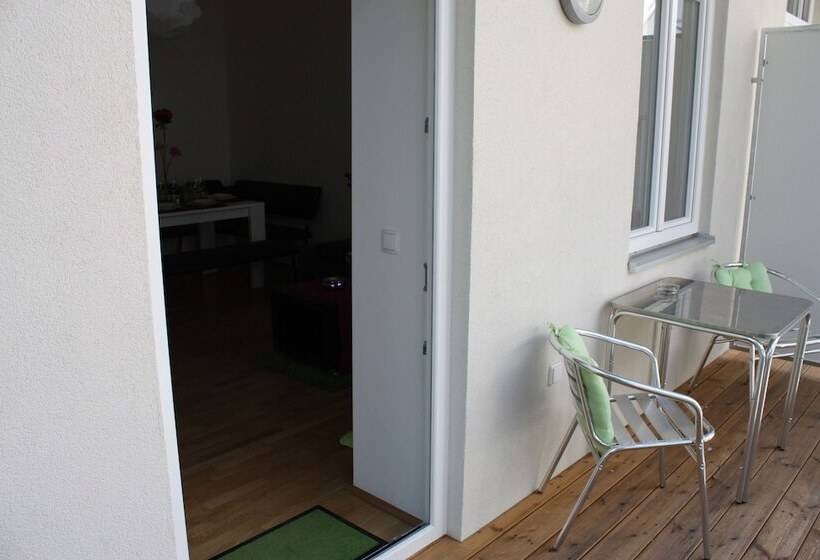 Govienna Modern Apartment