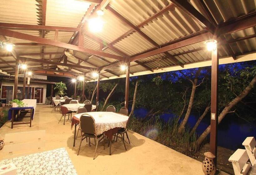 Отель Baan Suan Nuan Ta